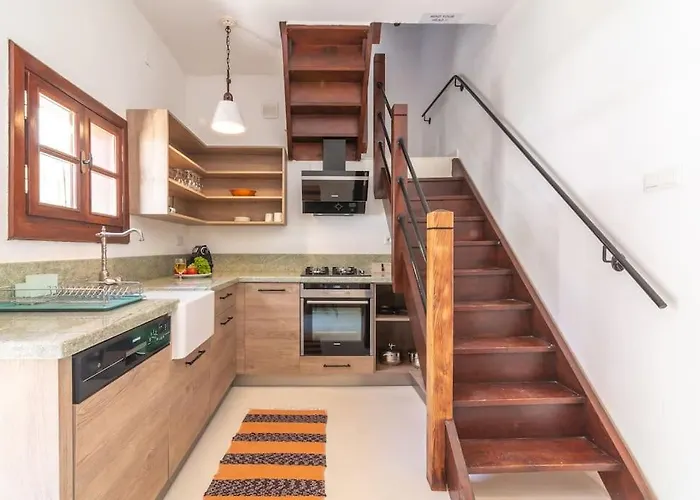 Korsan Minik-pretty Two Bedroom Townhouse In Old Town Villa