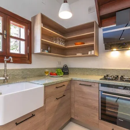 Korsan Minik-pretty Two Bedroom Townhouse In Old Town